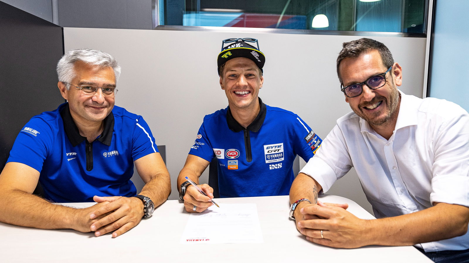 Dominique Aegerter re-signs with Yamaha for 2024 WorldSBK.
